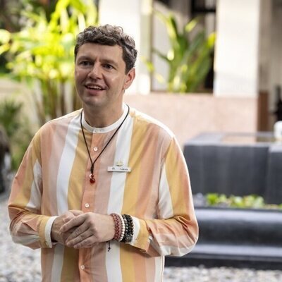 Christian Friedel en la temporada 3 y el capítulo 08 de 'The White Lotus'