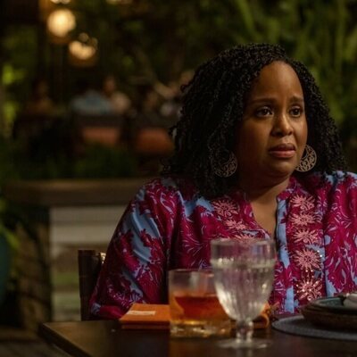 Natasha Rothwell en 3x08 titulado 'Amor Fati' de 'The White Lotus'