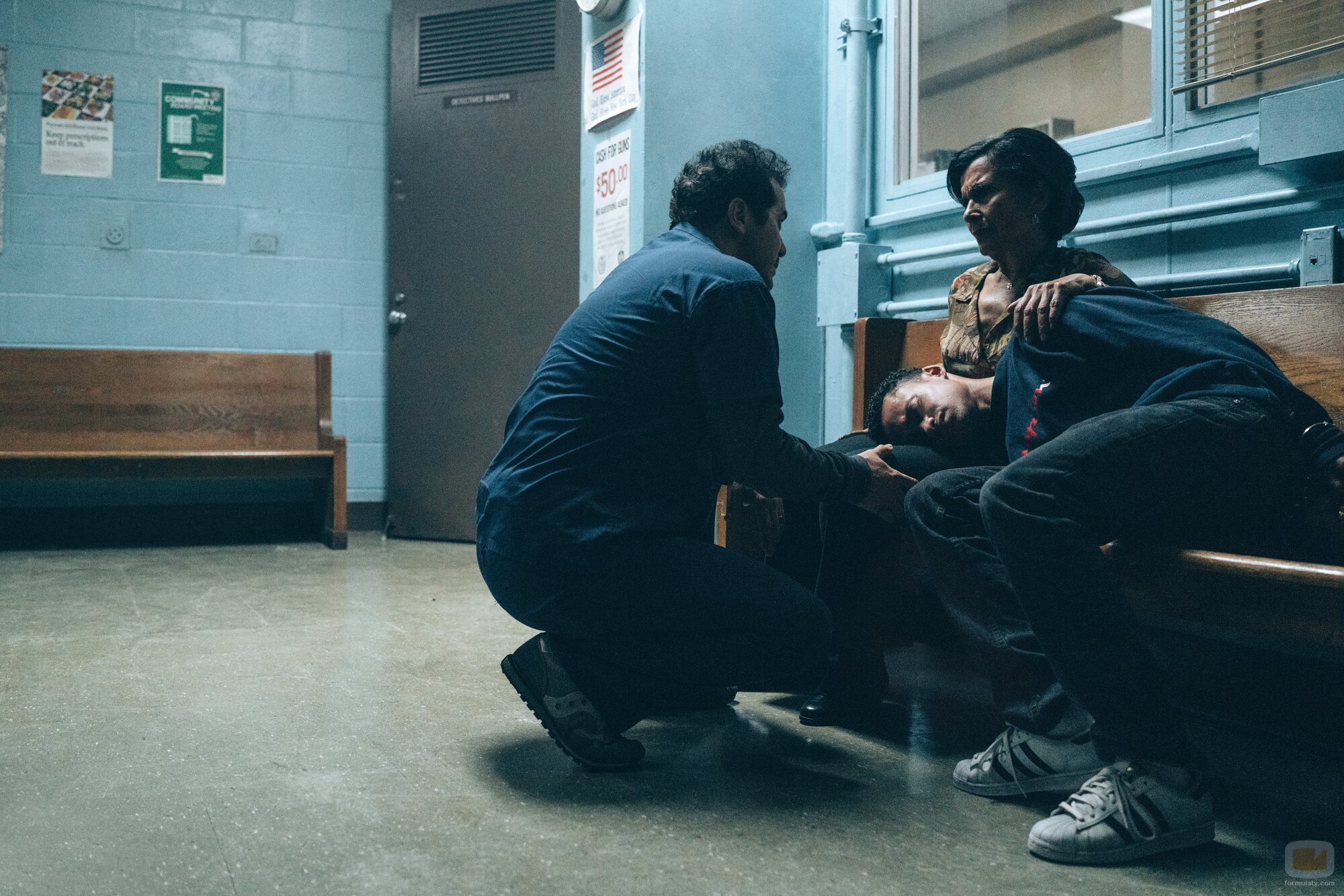 Marquis Rodriguez y John Leguizamo en el 1x01 de 'When They See Us'