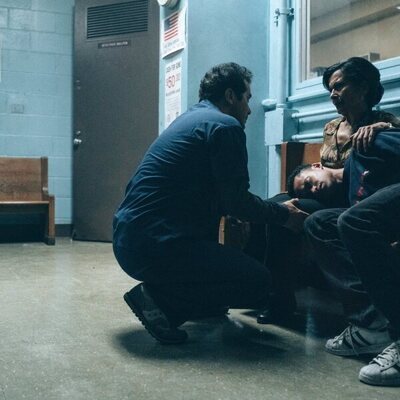 Marquis Rodriguez y John Leguizamo en el 1x01 de 'When They See Us'