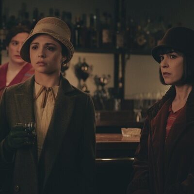 Verónica Sánchez y Raquel Querol en 1x04 titulado 'La desaparición de Pelayo' de 'La Favorita 1922'