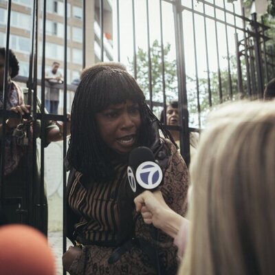 Aunjanue Ellis en la temporada 1 y el capítulo 02 de 'Así nos ven'