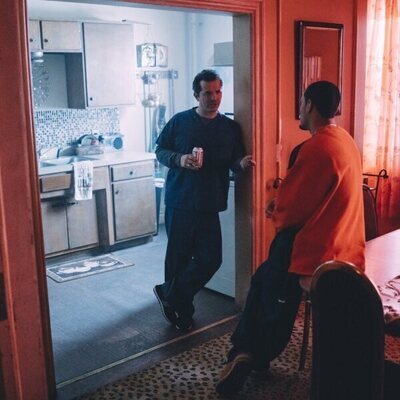 Still de John Leguizamo en 1x03 titulado '3ª parte' de 'Así nos ven'