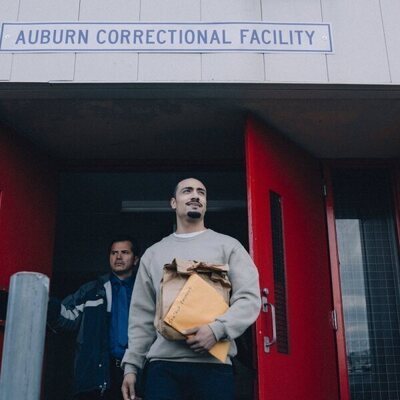 John Leguizamo y Freddy Miyares en 1x04 titulado '4ª parte' de 'Así nos ven'