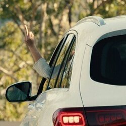 1x01 'Los pájaros no cantan, gritan de dolor' de 'Bronca'