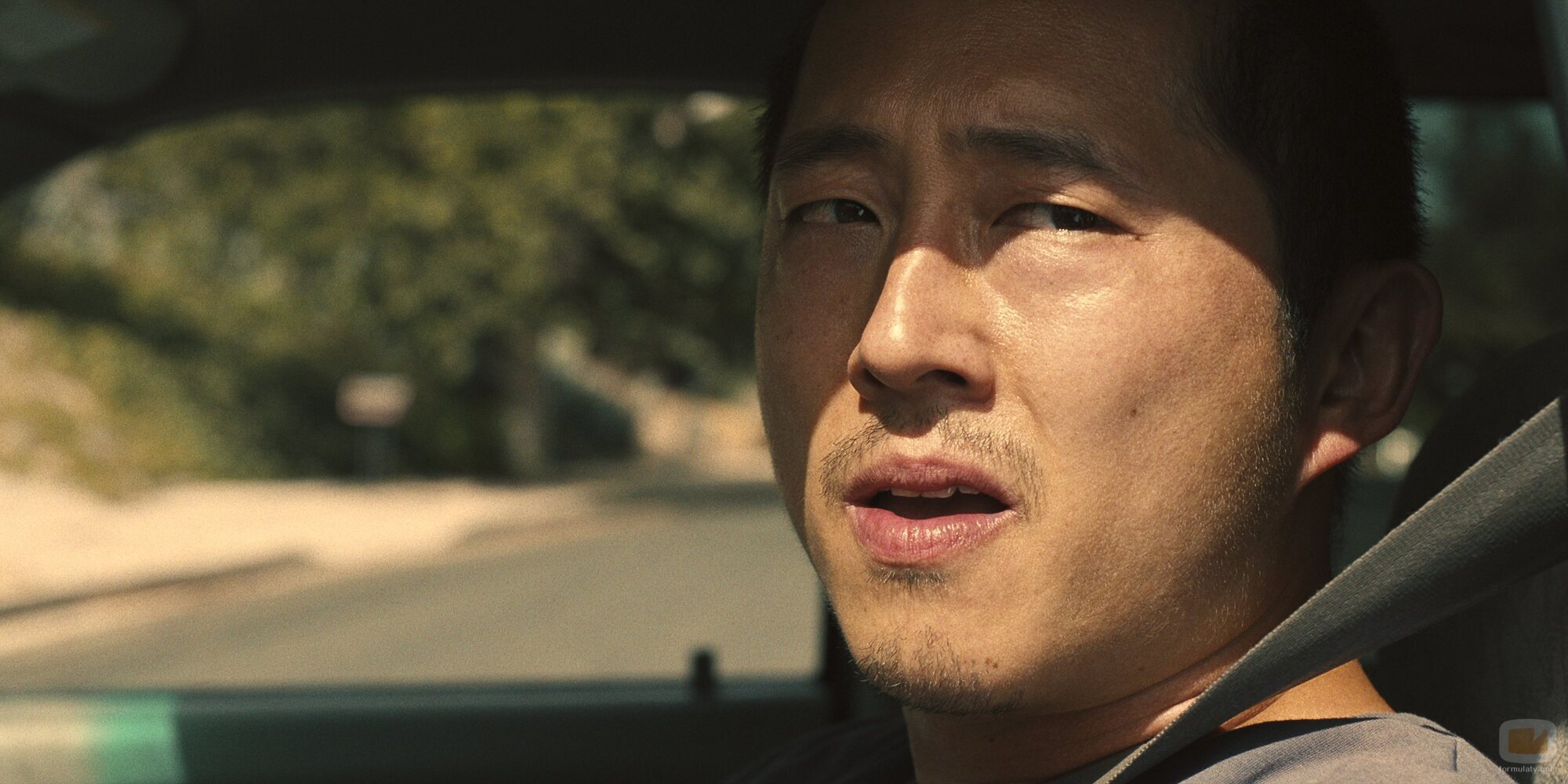 Still de Steven Yeun en el 1x01 de 'Beef'
