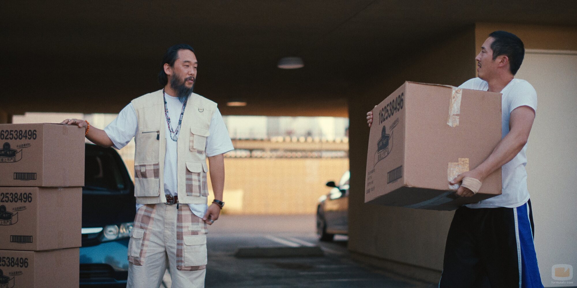 Steven Yeun y David Choe en el 'La alegría de estar vivos' de 'BEEF'