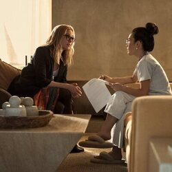 Maria Bello y Ali Wong en el 'Me habita un grito' de 'BEEF'