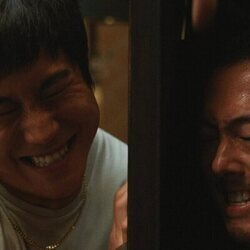 Steven Yeun y Young Mazino en el 'No todo a la vez' de 'BEEF'