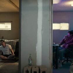 Steven Yeun y Young Mazino en 'Dibujamos un círculo mágico' de 'Bronca'