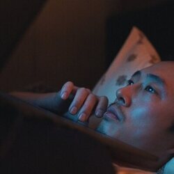 Steven Yeun en el 1x06 de 'Bronca'