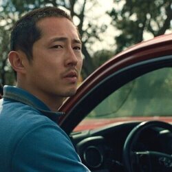 Steven Yeun en el 1x08 de 'Bronca'