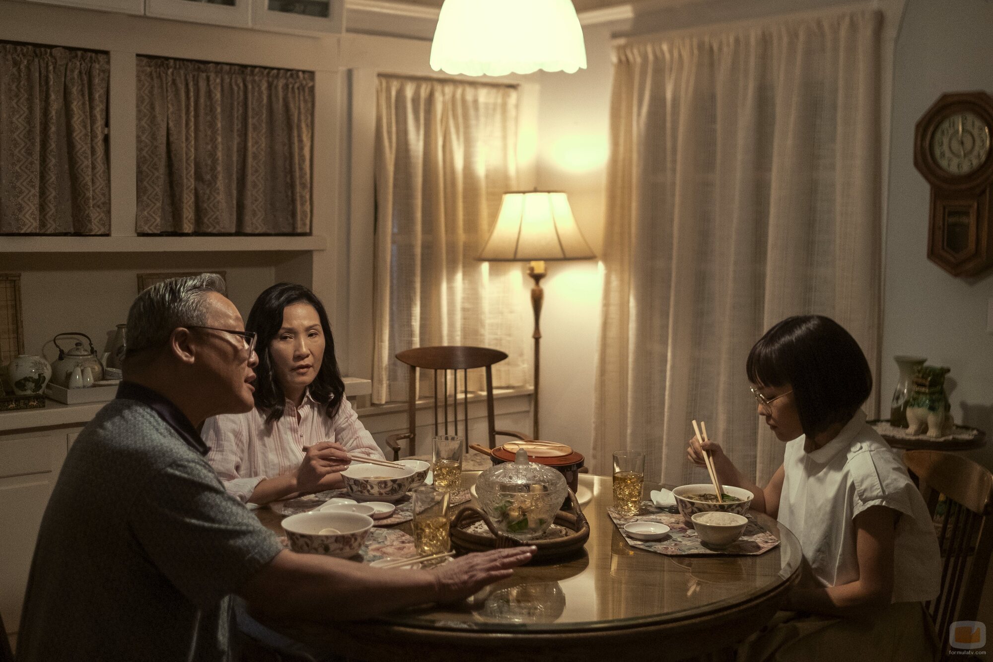 Ali Wong y Patti Yasutake en la temporada 1 y el capítulo 08 de 'Bronca'