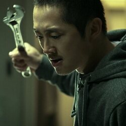 Steven Yeun en Capítulo 8 titulado 'El drama de la elección original' de 'Bronca'
