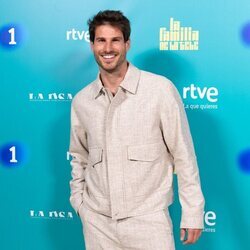 Cesc Escolà posa en la presentación de 'La familia de la tele'