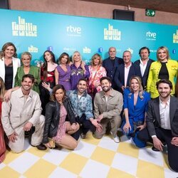Posado grupal de 'La familia de la tele'