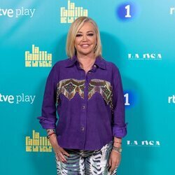 Belén Esteban posa en la presentación de 'La familia de la tele'