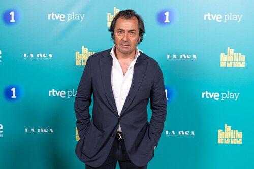 Fernando Pérez posa en la presentación de 'La familia de la tele'