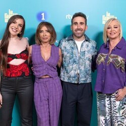 Los presentadores de 'La familia de la tele' posan en la presentación