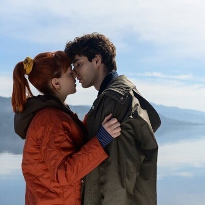 Álvaro Rico y Catalina Sopelana en el 1x01 de 'El jardinero'