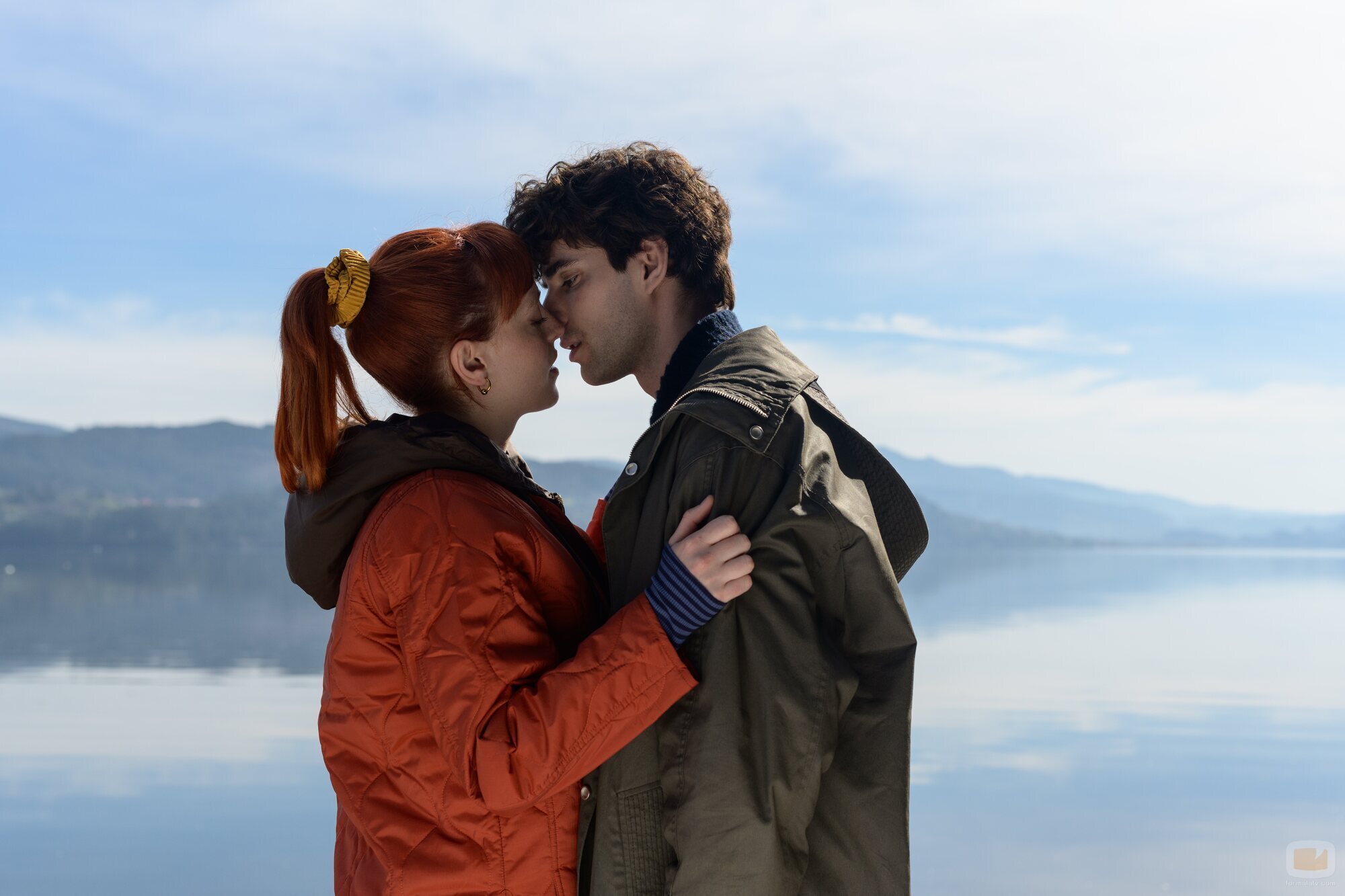 Álvaro Rico y Catalina Sopelana en el 1x01 de 'El jardinero'