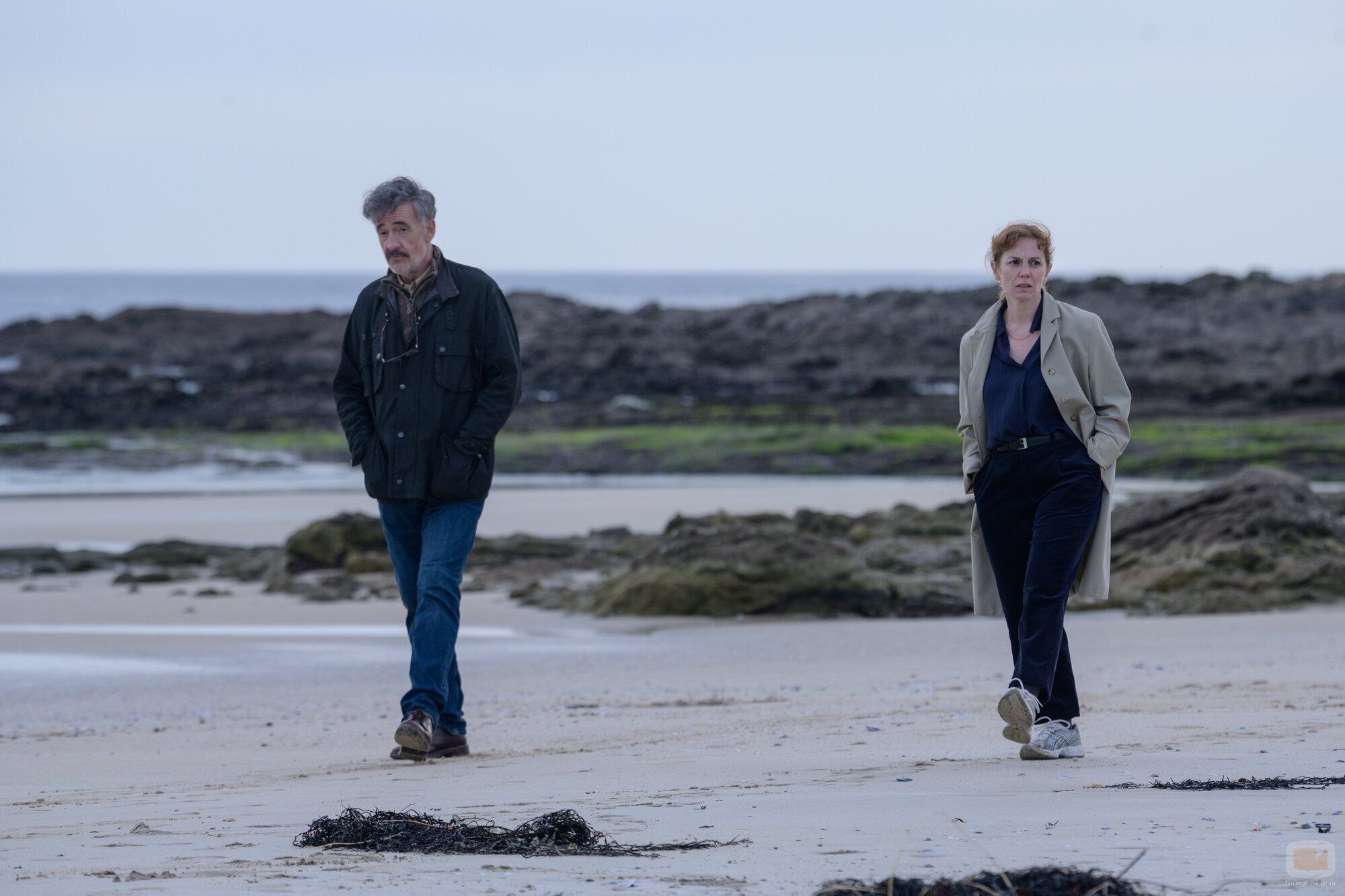 María Vázquez y Francis Lorenzo en 1x01 titulado 'Paisaje atlántico' de 'El jardinero'