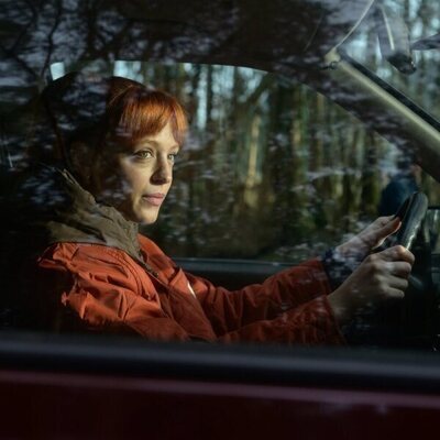 Catalina Sopelana en 1x01 titulado 'Paisaje atlántico' de 'El jardinero'