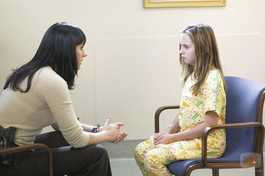 Paget Brewster en el episodio "Linaje" de 'Mentes criminales'