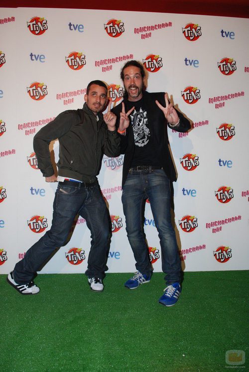 Juan y Damián en la fiesta de temporada de 'Muchachada Nui'