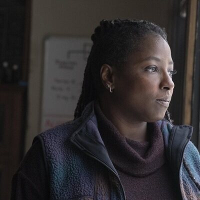 Still de Rutina Wesley en 2x01 titulado 'Future Days' de 'The Last of Us'