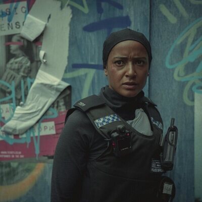 Amaka Okafor en 'Ya está muerto' de 'Bodies'