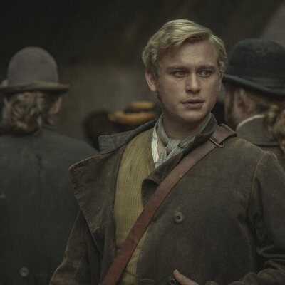 George Parker en Capítulo 3 titulado 'A su debido tiempo' de 'Cadáveres'