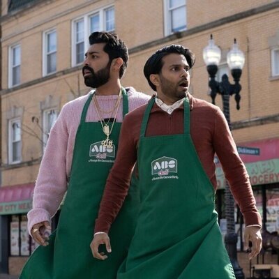 Asif Ali y Saagar Shaikh en el 1x01 de 'Deli Boys'