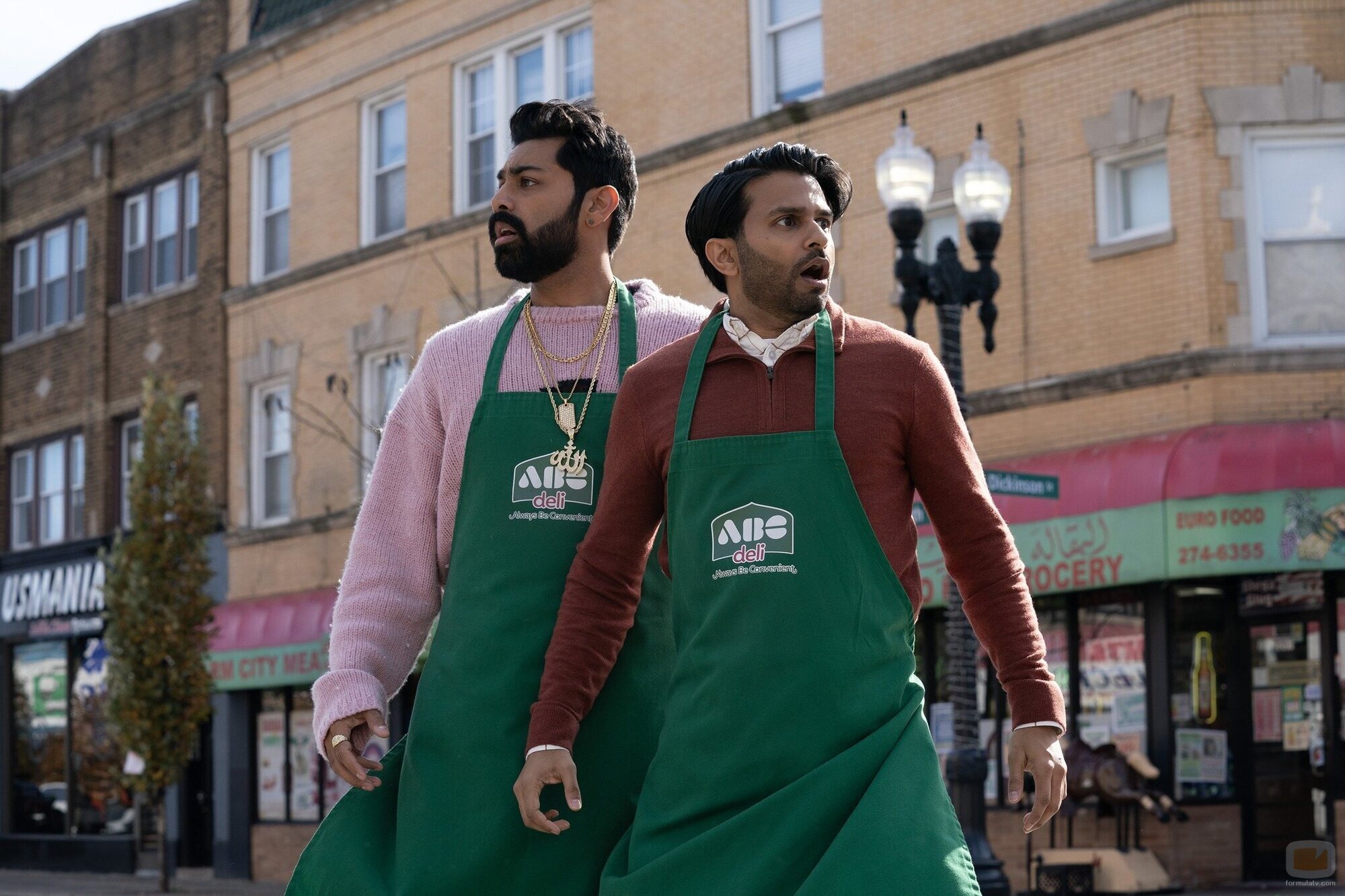 Asif Ali y Saagar Shaikh en el 1x01 de 'Deli Boys'