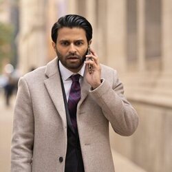 Asif Ali en 1x01 'Piloto' de 'Deli Boys'