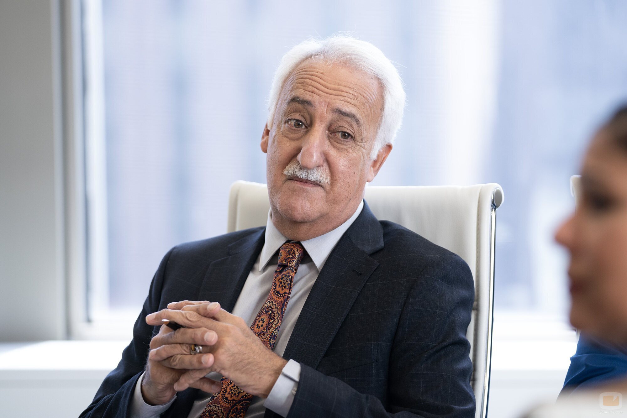 Brian George en 'Piloto' de 'Deli Boys'