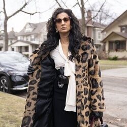 Poorna Jagannathan en 1x02 'Chicos mortales' de 'Deli Boys'