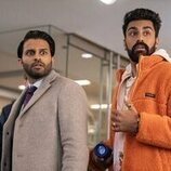 Still de Asif Ali y Saagar Shaikh en 'Piloto' de 'Deli Boys'