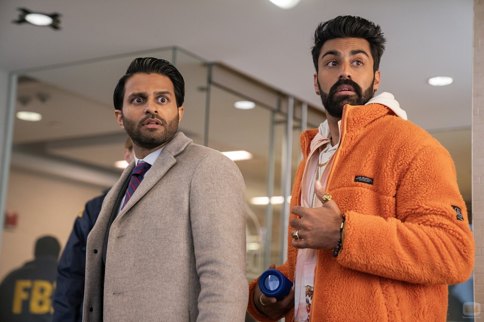 Still de Asif Ali y Saagar Shaikh en 'Piloto' de 'Deli Boys'