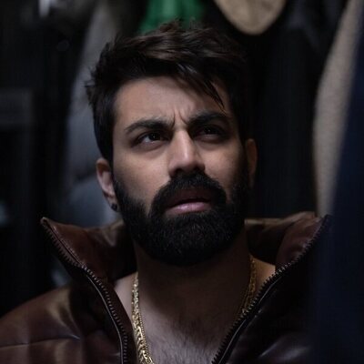 Saagar Shaikh en 1x03 titulado 'Delhi Boys' de 'Deli Boys'