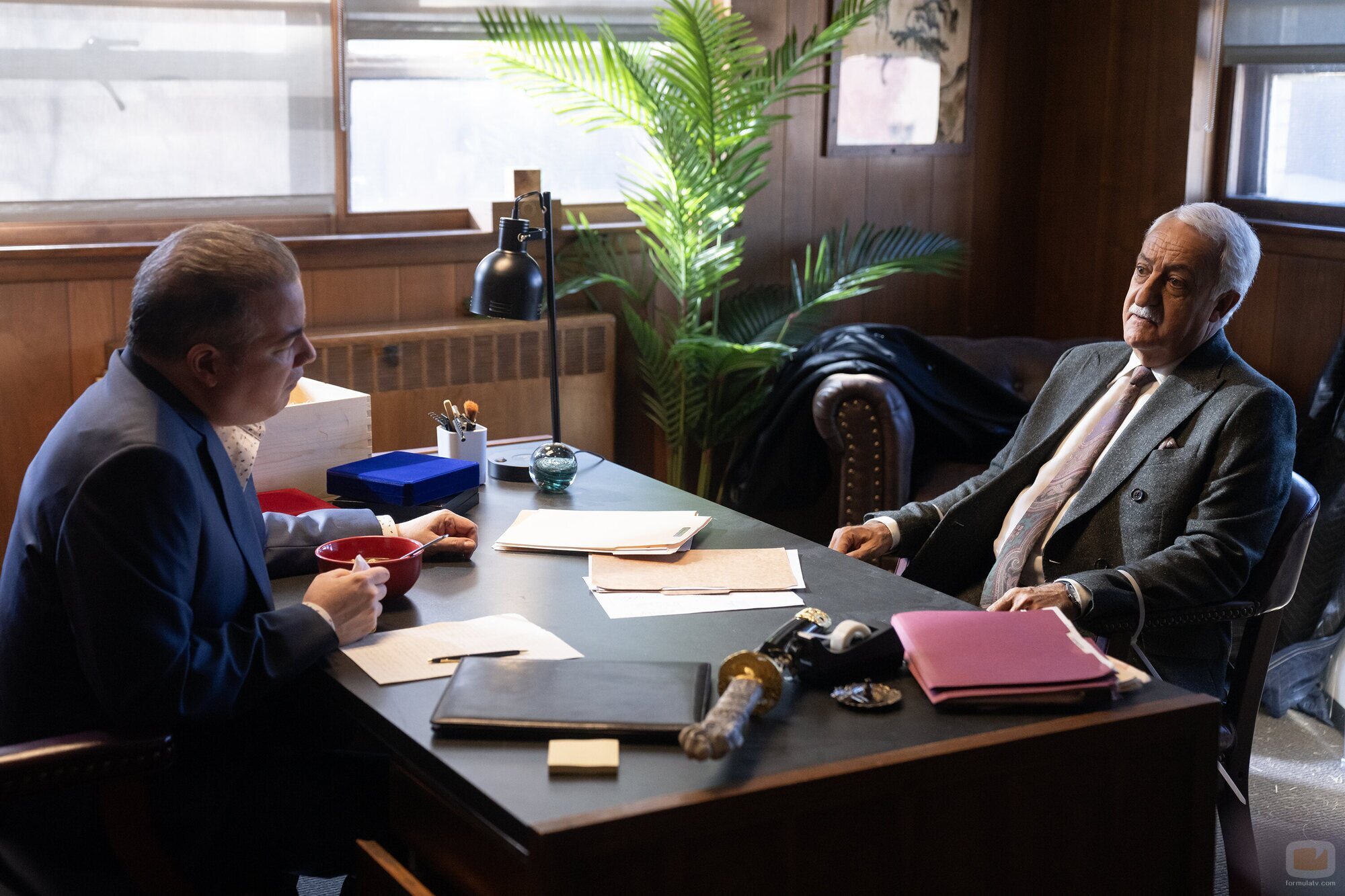 Kevin Corrigan y Brian George en la temporada 1 y el capítulo 04 de 'Deli Boys'