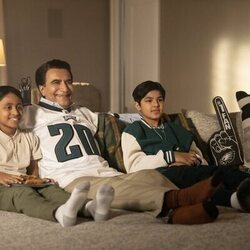 Iqbal Theba en la temporada 1 y el capítulo 05 de 'Deli Boys'