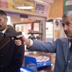 Escena de Tan France en 'Chicos con suerte' de 'Deli Boys'