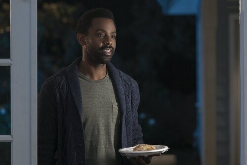 Brandon Scott en 'Puedo soportarlo' de 'Dead to Me'