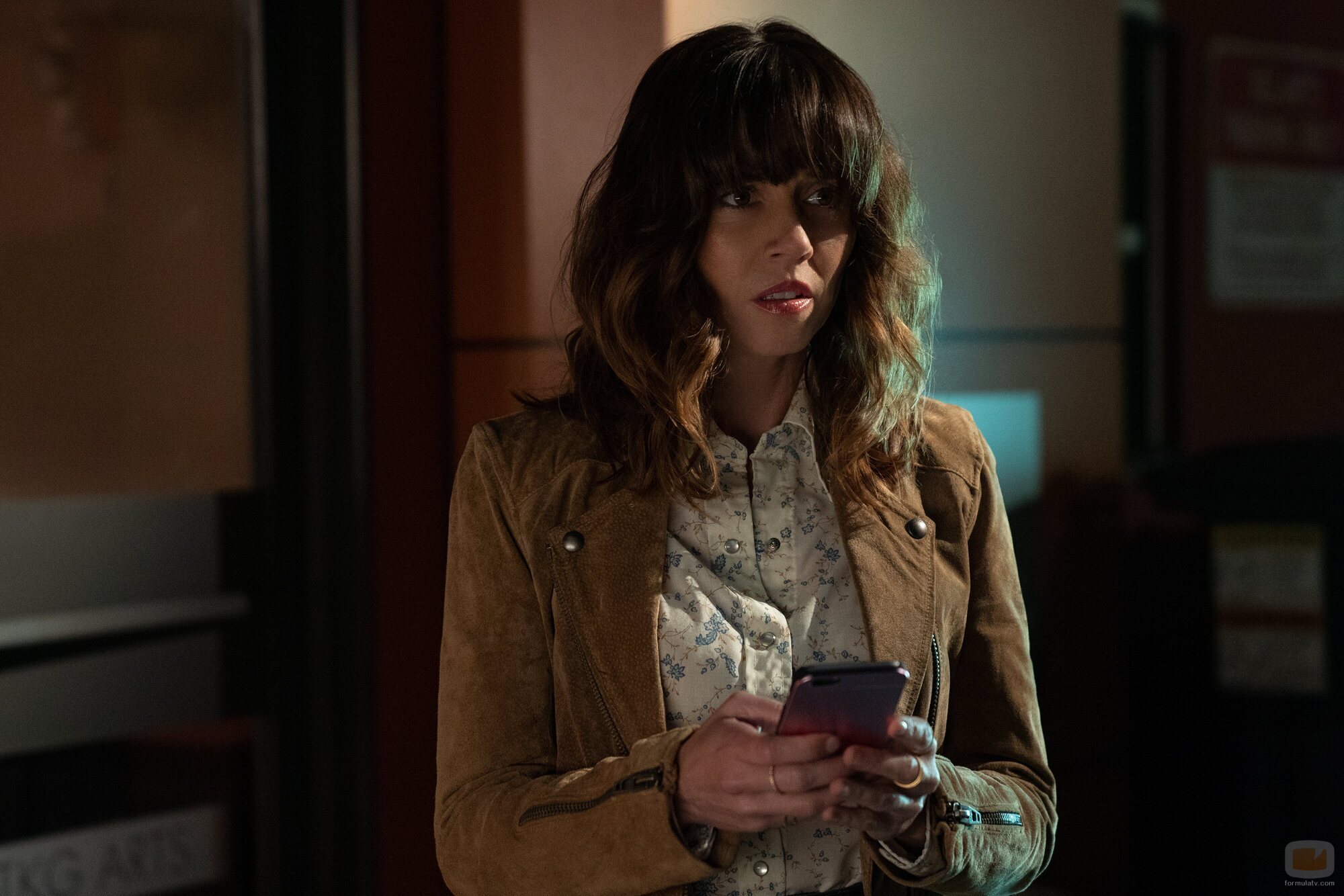 Linda Cardellini en 2x01 titulado 'Sabes lo que hiciste' de 'Dead to Me'