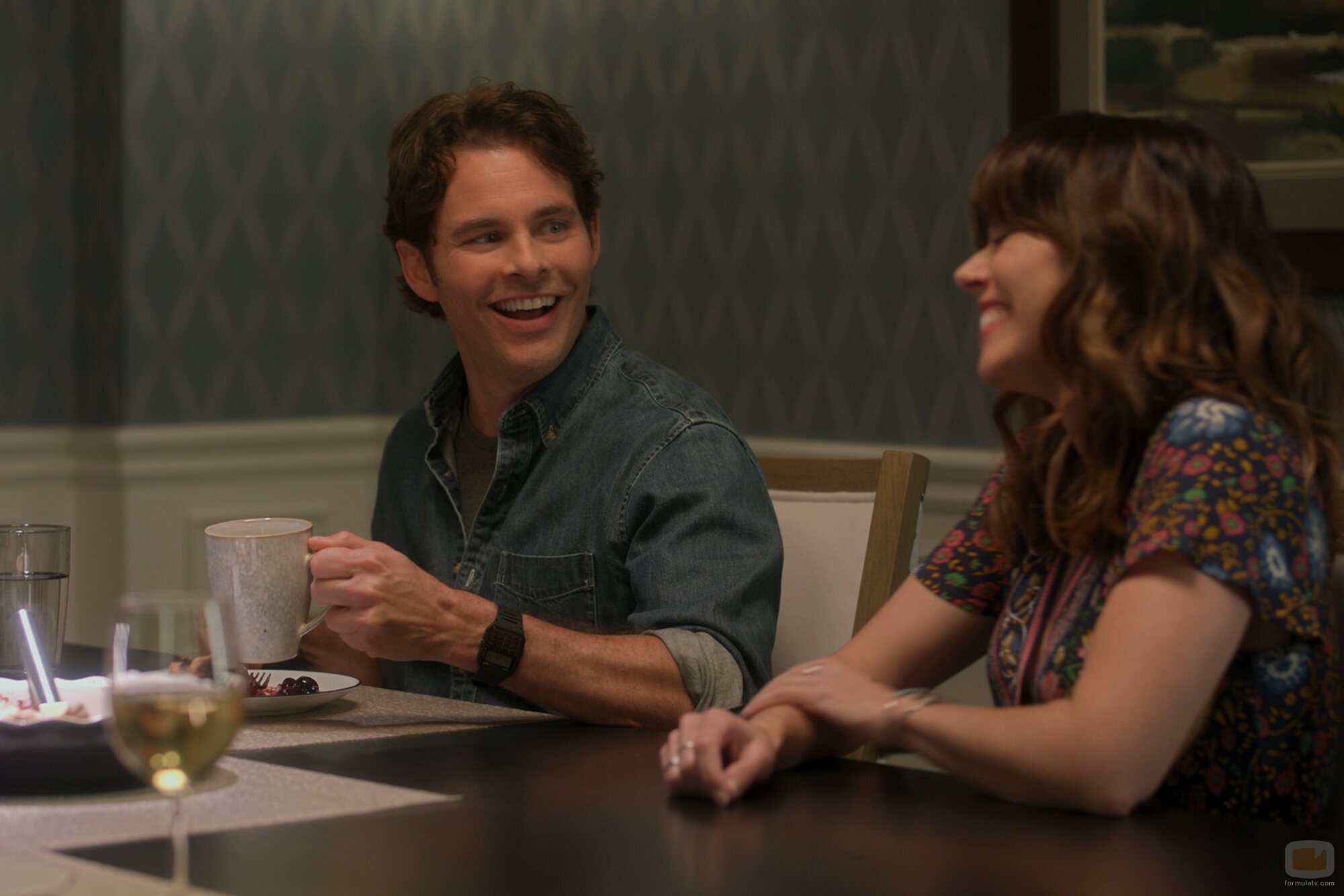 Linda Cardellini y James Marsden en 2x02 titulado '¿Dónde has estado?' de 'Dead to Me'