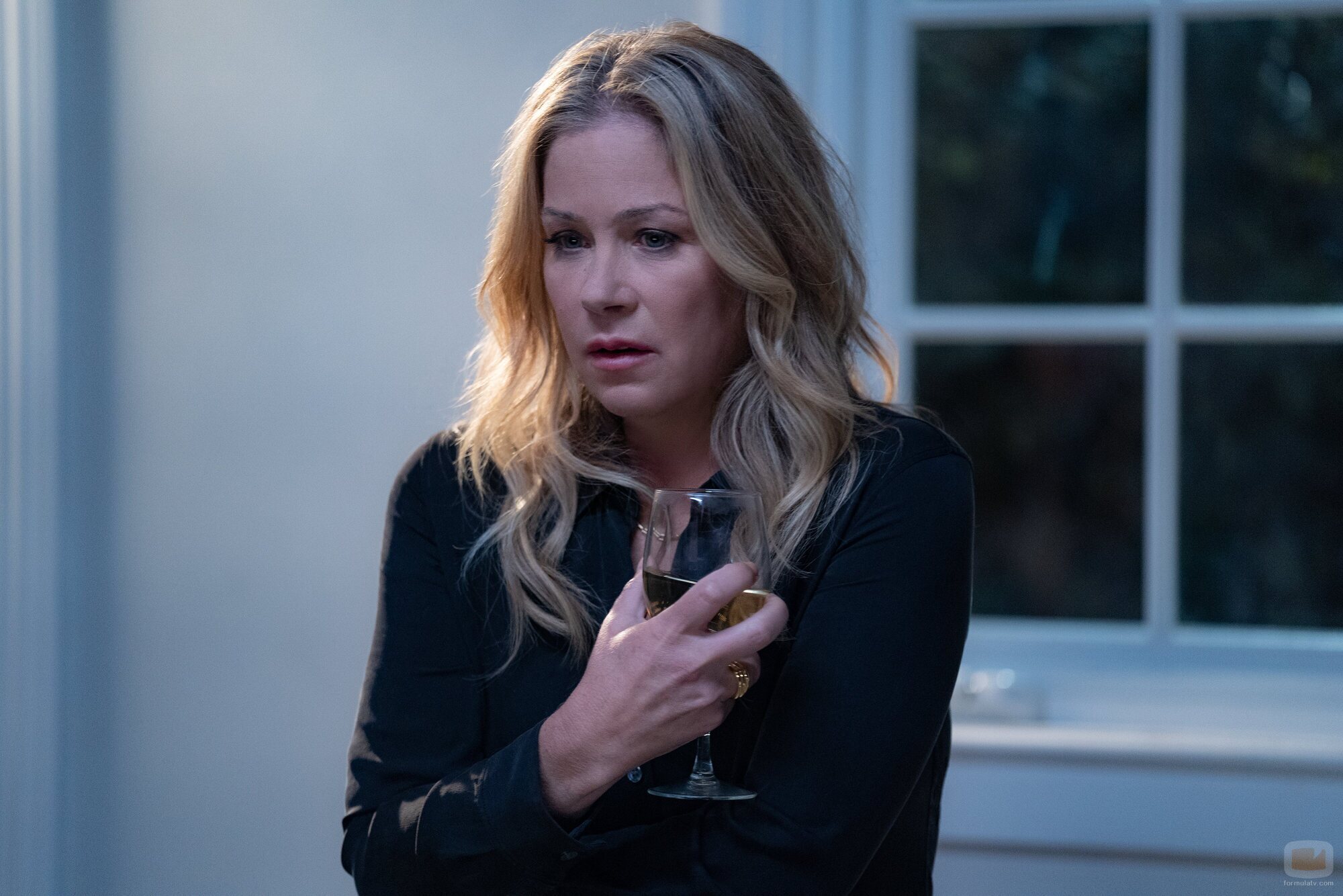 Escena de Christina Applegate en '¿Dónde has estado?' de 'Dead to Me'