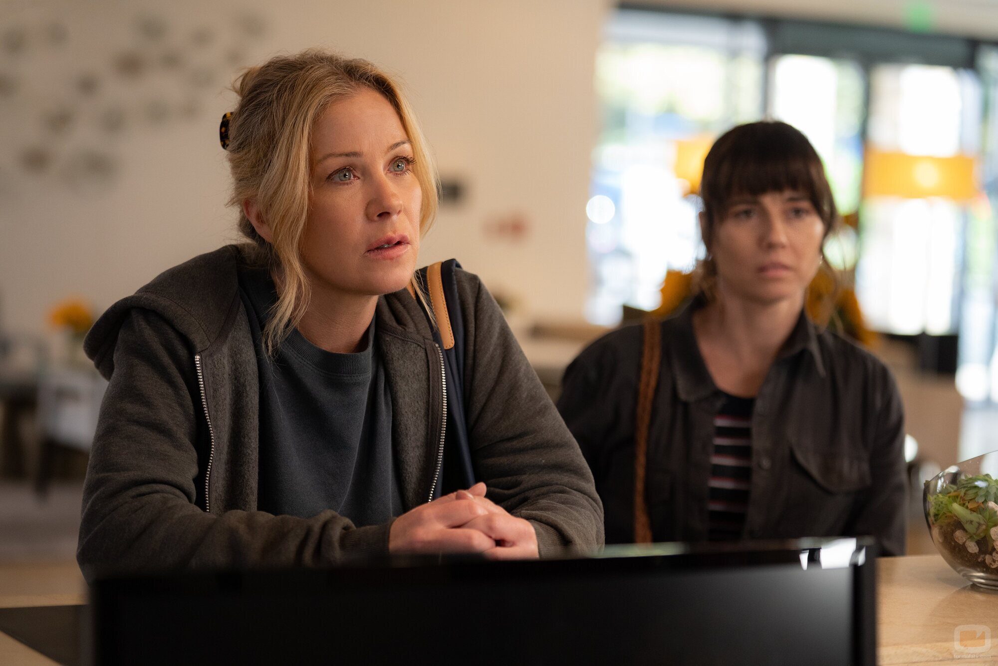 Christina Applegate en el 'Entre tú y yo' de 'Muertos para mí'