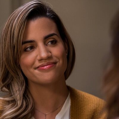 Natalie Morales en 'El precio a pagar' de 'Dead to Me'