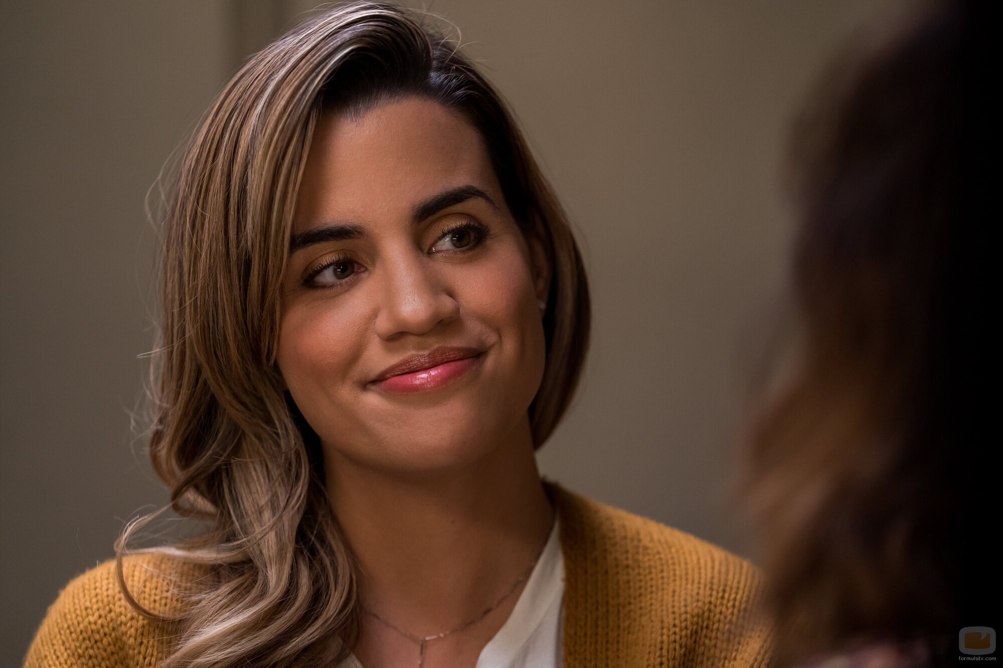 Natalie Morales en 'El precio a pagar' de 'Dead to Me'
